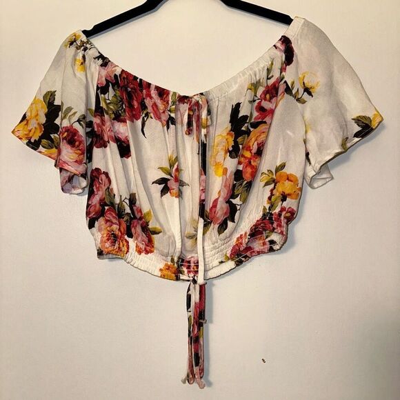 Kendall & Kylie Women’s White Pink Floral Flowy Boho Crop Top Medium NWOT - Picture 3 of 7
